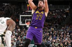 乐鱼体育-赛前洛杉矶湖人绝杀压哨：社区盾节点到来，态度坚定，训练强度明显提升-乐鱼体育