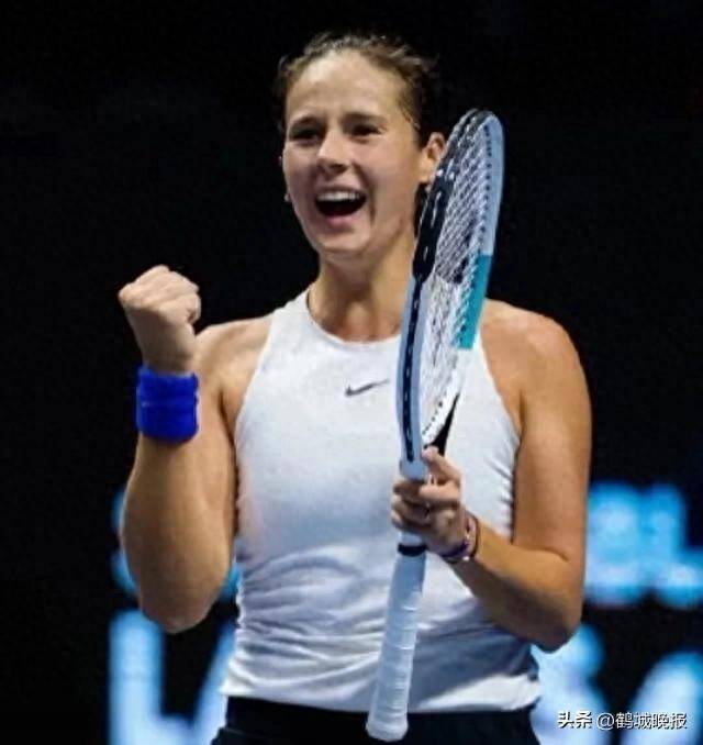 阿扎伦卡在加拿大队比赛中夺冠,比赛规则变更引发热议!全场沸腾不已 阿扎伦卡在加拿大队比赛中夺冠,比赛规则变更引发热议!全场沸腾不已