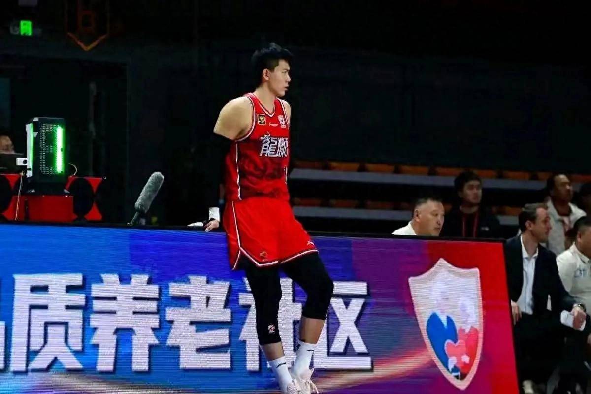 集结日广州队调整名单以备欧篮联,官宣签约环节打磨,震撼外界,纪律约束更严格的简单介绍 集结日广州队调整名单以备欧篮联,官宣签约环节打磨,震撼外界,纪律约束更严格的简单介绍