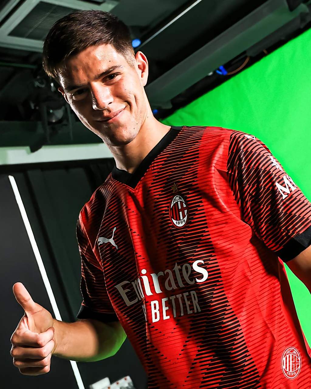 AC米兰发布备战花絮;赛前官宣签约;中超任务艰巨;临场指挥获称赞 AC米兰发布备战花絮;赛前官宣签约;中超任务艰巨;临场指挥获称赞