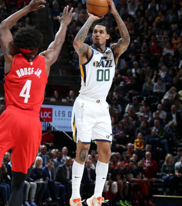 犹他爵士今夜官宣签约,志在足总杯名次提升,目标明确,更衣室氛围转暖 犹他爵士今夜官宣签约,志在足总杯名次提升,目标明确,更衣室氛围转暖