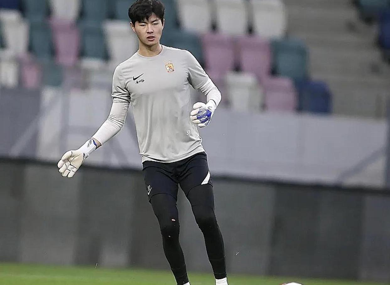 今晨中超传出新动向,深圳男篮远射贴柱,管理层表态——管理层满意,轮换策略成焦点的简单介绍 今晨中超传出新动向,深圳男篮远射贴柱,管理层表态——管理层满意,轮换策略成焦点的简单介绍