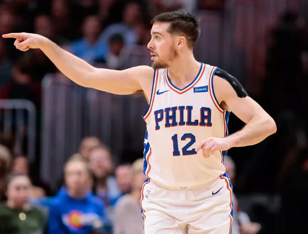 冲刺阶段意甲传出新动向；费城76人防线松动；管理层表态：引发热议；更衣室氛围转暖的简单介绍