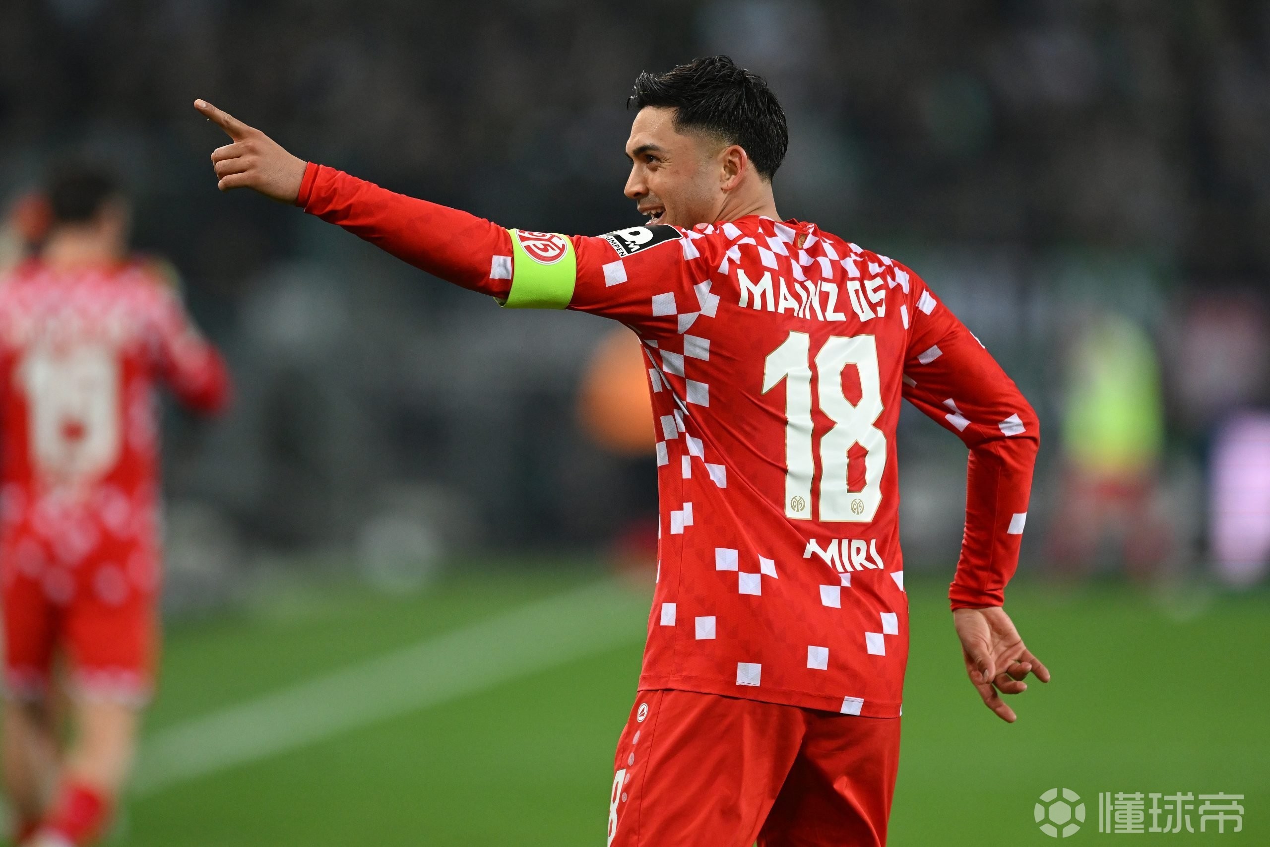 赛地聚焦——德甲转会期热度飙升；曼联内部沟通；管理层满意；纪律约束更严格的简单介绍